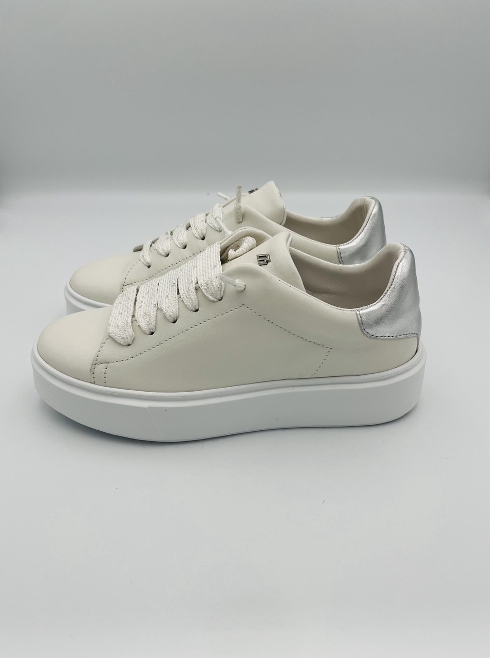 Frau Sneackers bianco silver